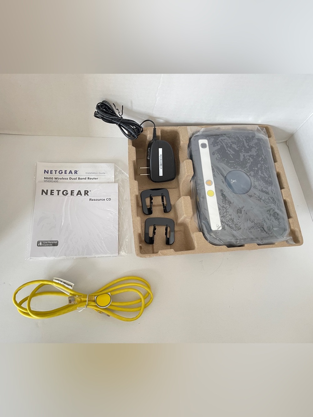 NETGEAR N600 Wireless Dual Band Router (WNDR3400-100NAS) - Picture 2 of 13